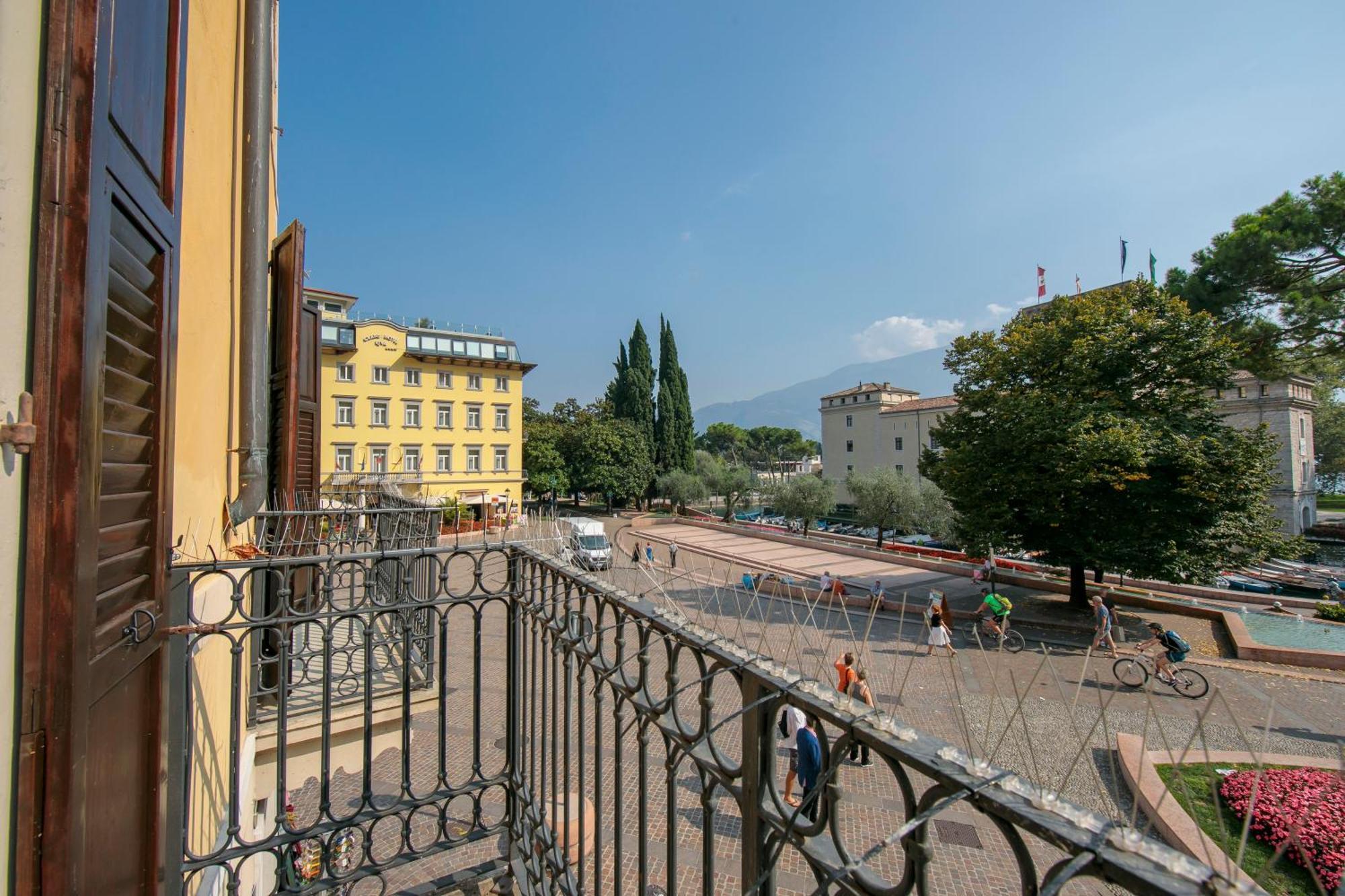Residenza Rocca Del Lago - Happy Rentals Рива-дель-Гарда Экстерьер фото